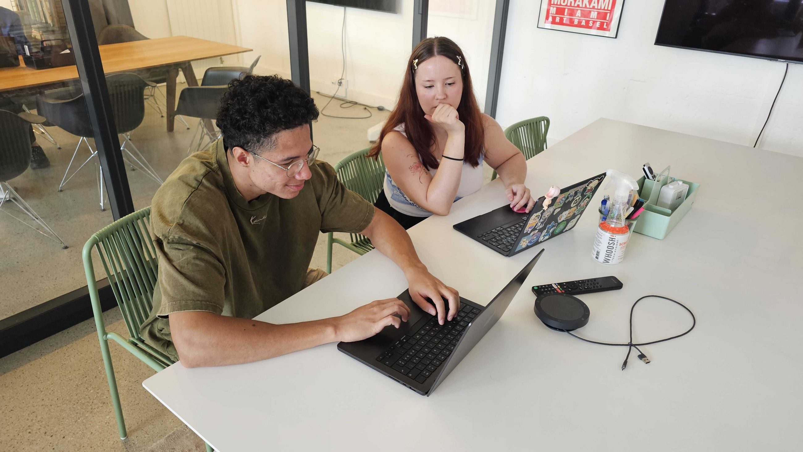 Benoît teste la plateforme réalisée par Christel